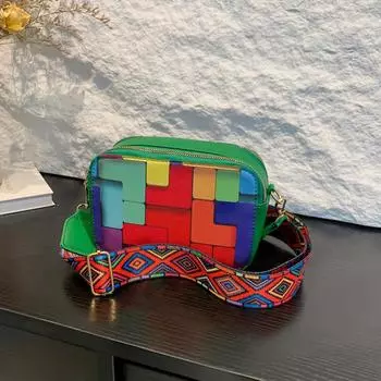 Женская переносная маленькая сумка в иностранном стиле 2024 года, новая простая и модная сумка через подмышку, корейская версия, повседневная, контрастного цвета, маленькая чёрный