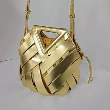 Женская плетеная сумка в форме перевернутого треугольника 2024 года — нишевый дизайн и мода высокого класса 25x21x25 кофейный