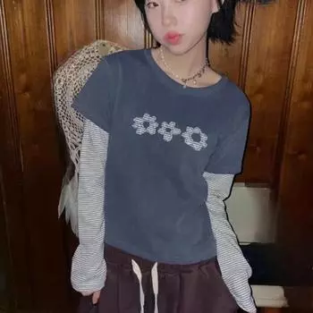 Женская повседневная футболка Y2K с круглым вырезом и имитацией двойной контрастной полоски с длинным рукавом и цветочным принтом S темно-синий