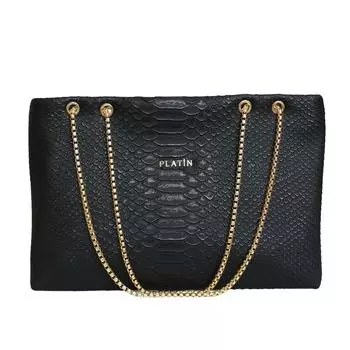 Женская повседневная модель со стильной сумкой