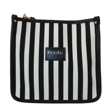 Женская повседневная модель со стильной сумкой