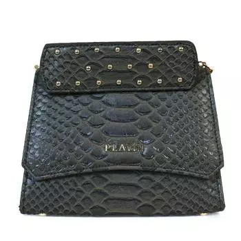 Женская повседневная модель со стильной сумкой