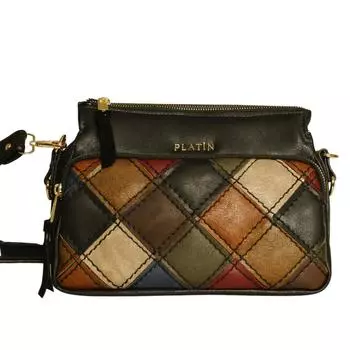 Женская повседневная модель со стильной сумкой