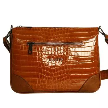 Женская повседневная модель со стильной сумкой