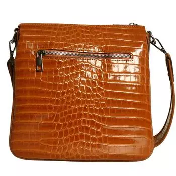 Женская повседневная модель со стильной сумкой