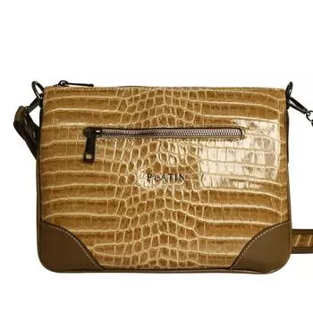 Женская повседневная модель со стильной сумкой