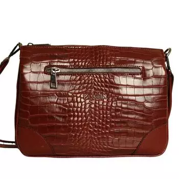 Женская повседневная модель со стильной сумкой