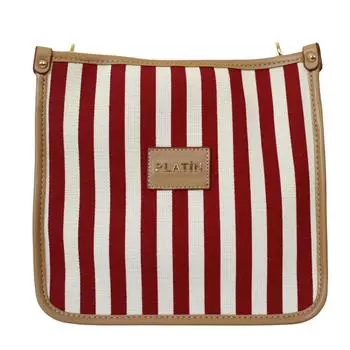 Женская повседневная модель со стильной сумкой