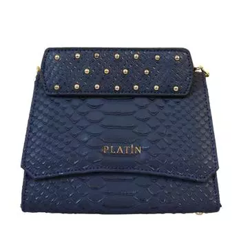 Женская повседневная модель со стильной сумкой