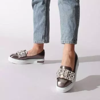 Женская повседневная обувь из мятой лакированной кожи с платиновым камнем