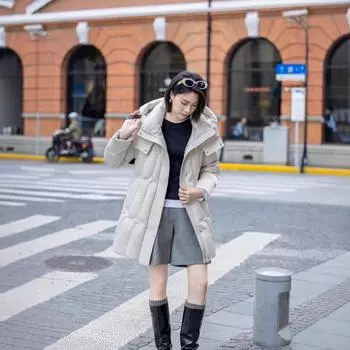 Женская пуховая куртка 2024 года, новинка зимнего продукта, заводская версия пуховой куртки для женщин 90, новая куртка на гусином пуху национального стандарта для сохранения тепла S чёрный