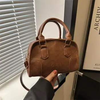 Женская ретро-модная маленькая квадратная сумка 2024 года — популярный весенний универсальный стиль чёрный