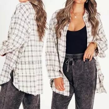 Женская рубашка с лацканами, длинными рукавами, карманами-клапанами, однобортная, с потертостями и кисточками M серый