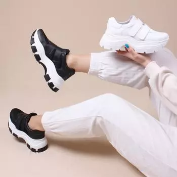 Женская спортивная обувь Черные кроссовки на липучке на толстой подошве Летний сезон 2021 г.