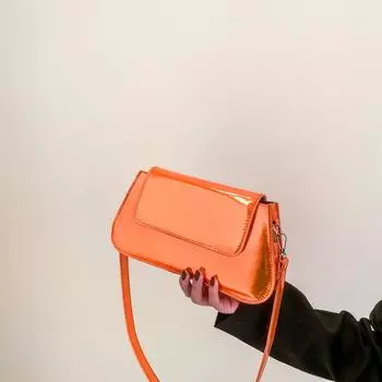 Женская сумка 2024 года, новая европейская и американская мода, женская сумка-багет из лакированной кожи, текстурированная глянцевая сумка через плечо под мышкой белый