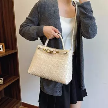 Женская сумка 2024 года, новая мода, повседневный темперамент, красивая, нишевая, простая текстура, портативная, через плечо, популярная сумка чёрный