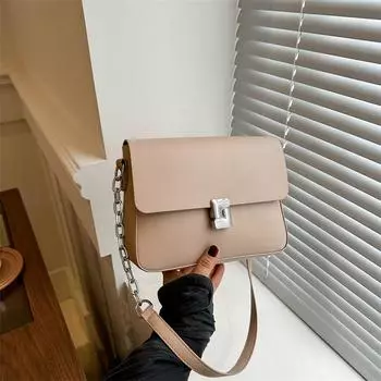 Женская сумка 2024 года, новая универсальная маленькая квадратная сумка из фактурной искусственной кожи в иностранном стиле, сумка через плечо, модная сумка-мессенджер с цепочкой чёрный