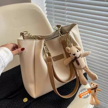 Женская сумка 2024 года, новый стиль, модная текстура, тренд, для отдыха, милый кулон с медведем, большая вместительная сумка-тоут хаки