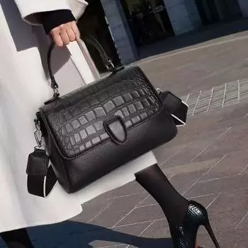 Женская сумка через плечо Aidrani New, выполненная из коровьей кожи с напечатанной на поверхности текстурой крокодила. чёрный