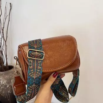 Женская сумка через плечо из искусственной кожи с широким ремешком в стиле ретро, модная простая маленькая квадратная однотонная сумка с клапаном через плечо 18x8x13cm коричневый