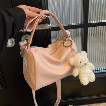 Женская сумка через плечо из мягкой искусственной кожи большой вместимости, студенческая дорожная сумка, простая однотонная водонепроницаемая сумка через плечо With pendant(Random)