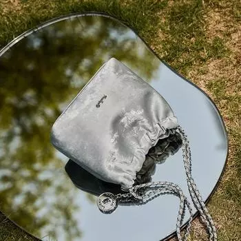 Женская сумка через плечо из натуральной кожи с цепочкой (19*8,5*18 см) 612410117 серебряный