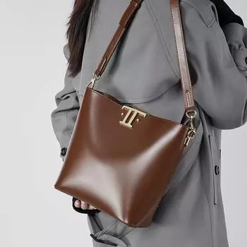 Женская сумка через плечо из натуральной кожи большой вместимости для поездок на работу - стильный и оригинальный дизайн 21*10*23CM коричневый