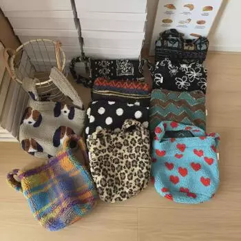 «Женская сумка через плечо из плюшевой овечьей шерсти — модная, вместительная, зимняя»