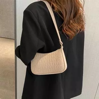 Женская сумка через плечо с гладким цепочным декором, большая вместимость, застежка-молния, однотонный цвет темно-коричневого