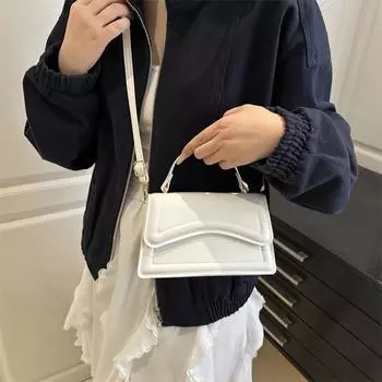 Женская сумка через плечо с магнитной застежкой - вместительная сумка из полиуретана со съемным ремешком для поездок на работу и за покупками