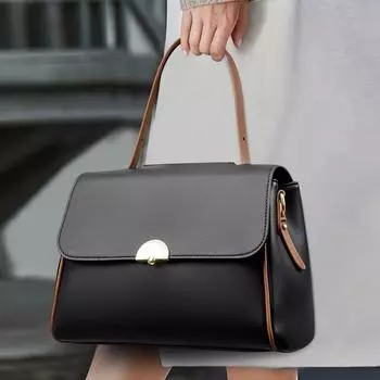 Женская сумка через плечо женская стильная атмосферная женская сумка среднего возраста женская сумка через плечо чёрный