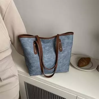 Женская сумка для поездок на работу в большом объеме, летняя сумка 2024 года, иностранный стиль, простая сумка через плечо чёрный