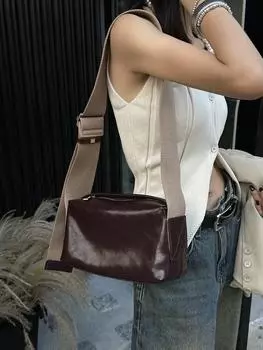 Женская сумка из натуральной кожи, модная и универсальная, сумка-подушка, большая вместимость, сумка через плечо из коровьей кожи, маленькая квадратная сумка из мягкой кожи 26x7.5x13.5cm чёрный