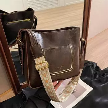 Женская сумка-мессенджер вместительной формы из масляно-вощеной кожи в стиле ретро для поездок на работу чёрный