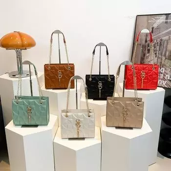 Женская сумка на цепочке, новая, высококачественная, легкая, роскошная сумка через плечо с кисточками, модная и стильная, сумка через плечо, маленькая квадратная сумка для поездок на работу, сумка через подмышку