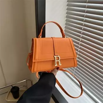 Женская сумка Niche design 2024, новая модная сумка на одно плечо с косым ремешком, простая повседневная сумка с высокой текстурой, маленькая квадратная сумка белый