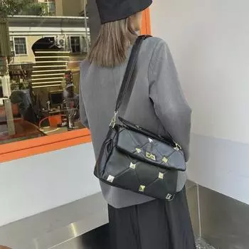 Женская сумка Rivet Diamond Chain 2023 года — универсальная европейская и американская сумка большой вместимости для ношения на плече/через плечо 31*9*21cm чёрный