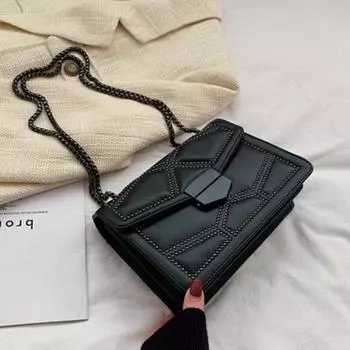 Женская сумка с заклепками, женская новая мода в стиле ретро, повседневная брендовая цепочка на плечо, маленькая квадратная сумка через плечо с заклепками 23.6*16.5*9.5cm чёрный