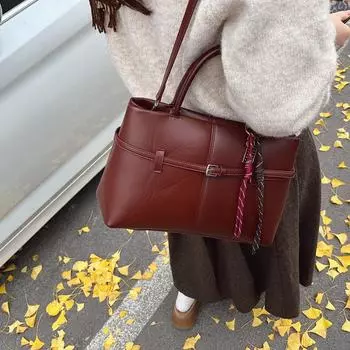 Женская сумка, сумка через плечо, сумка-мессенджер большой емкости, зимняя мода 2024 года, сумка-тоут в иностранном стиле для поездок на работу Without pendant чёрный