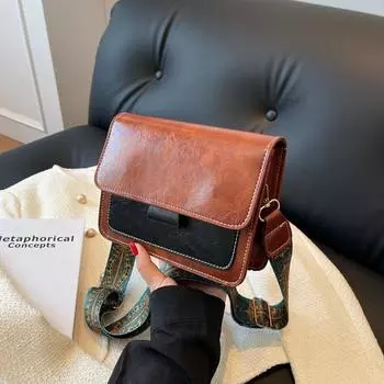 Женская сумка в иностранном стиле из масляной кожи в стиле ретро, женская сумка-мессенджер, новинка 2024 года, портативная, диагональная, перекрестная, женская, маленькая квадратная чёрный