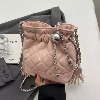 Женская сумка-ведро через плечо, новая весенняя текстура из искусственной кожи, универсальные сумки на одно плечо с кисточками, повседневные сумки с цепочками для вечеринок