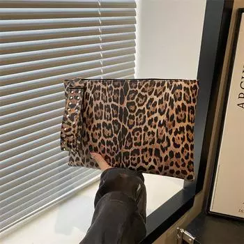 Женская сумочка 2024 года, новая сумка-клатч с леопардовым принтом, европейская и американская модная ниша, простая сумка-конверт, маленькая квадратная сумка, сумка для хранения чёрный