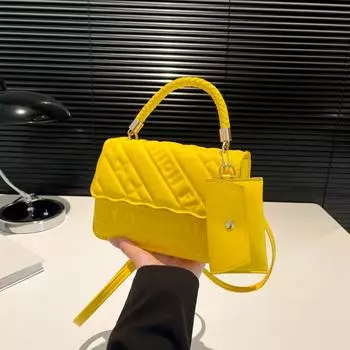 Женская сумочка цвета конфет темперамент 2024 года, новинка осени, сумка через плечо, иностранный стиль, небольшая квадратная сумка с углублением чёрный