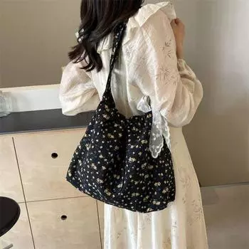 Женская тканевая сумка с японским цветочным принтом. Весна 2024 года. Новая модная сумка через плечо большой вместимости, модная и универсальная дорожная сумка-тоут.