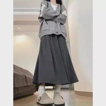 Женская узкая серая трикотажная юбка А-силуэта — высокая талия, средняя длина, идеально подходит для весны и осени 2025 г. L