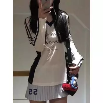 Женская весна и осень 2024 года, новая свободная и универсальная повседневная футболка с длинным рукавом и V-образным вырезом с принтом в виде букв S бежевый