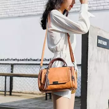 Женская винтажная модная сумка из искусственной кожи, женская сумка на ремне большой емкости с подвеской с кисточкой