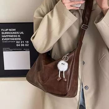 Женская вместительная модная сумка через плечо на одно плечо для поездок на работу и обратно (With pendant) чёрный