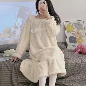 Женская зимняя ночная рубашка из плотной фланели - квадратный вырез, стиль «милая принцесса», однотонная, свободный крой.