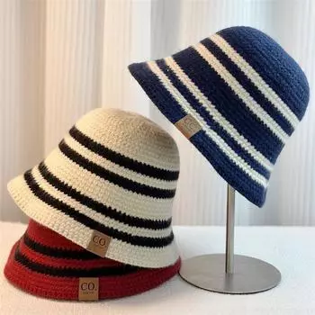 Женская зимняя полосатая контрастная шапка с этикеткой, складная вязаная шапка-рыбак для женщин One Size чёрный